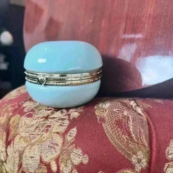 Macaroon Shaped Light Blue Trinket Snap Open Box Preppy Pastel Home Decor - Picture 12 of 12